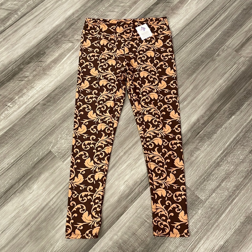 NWT Mountain Mamas Leggings. Size Medium